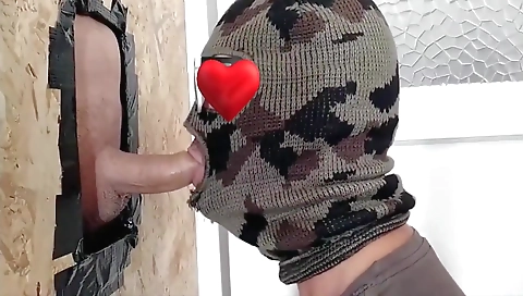 Sexy girl gets a little pussy to cum