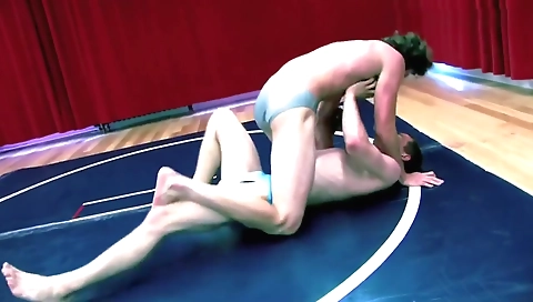 Hot distantap switch off her pussy