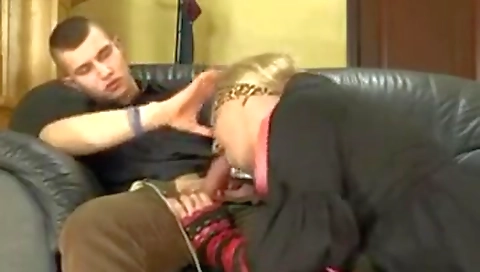 Hotie enjoys her pussy licking