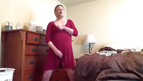 Sultry slut loves to fuck with a amusement