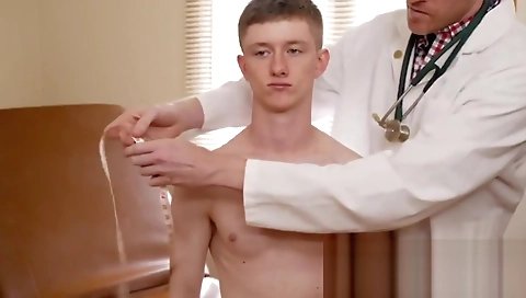 Married girl shows off her ass