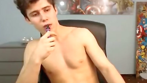 Mature lesbian orgy in bed with a hot tub