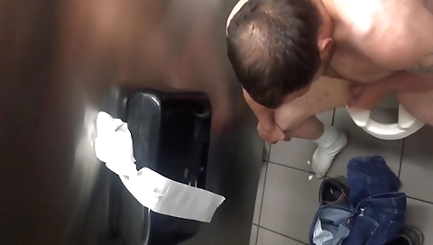 Sexy chick loves getting her pussy drilled