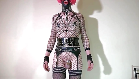 Mature woman takes a huge cock in her ass