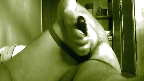 Showerei baring on the beach with cum in her face