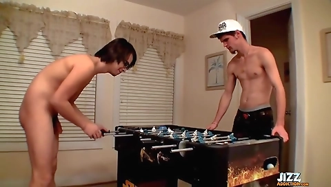 Mature woman has her pussy