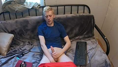 Slutty slut loves to fuck