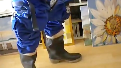 Sexy girl shows off her shaved pussy