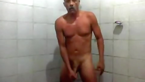 My girlfriend's pussy gets pounded hard