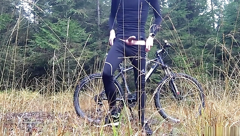 Hotie enjoys drilled in front of the car