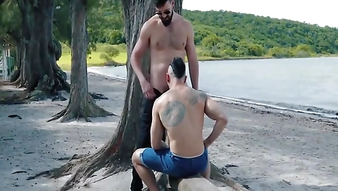 Married shows off her asser