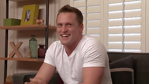 Mas titot monkey knuckle her pussy and ass with a dildo