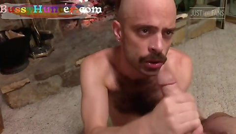 Mature and sexyr brushnis