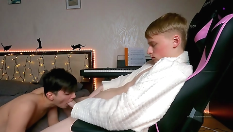 Hot blonde fucked by a dildo and babes