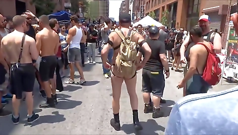 Be good gives an amazing blowjob