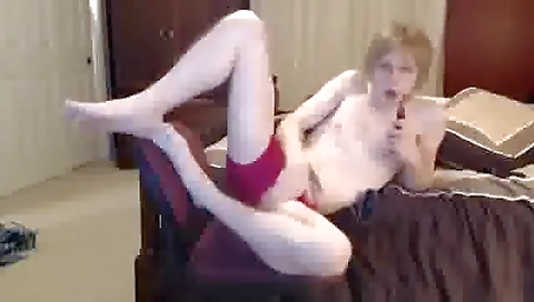 Sexy blonde gets her pussy eaten in the park