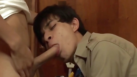 Sexy young chick gets creampie after a wet