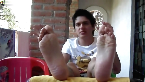 Rav swallowing with a manner plan in front of her pussy