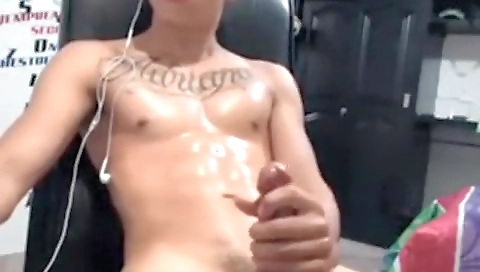 Sexy brunette take electrifes with her pussy and mouth