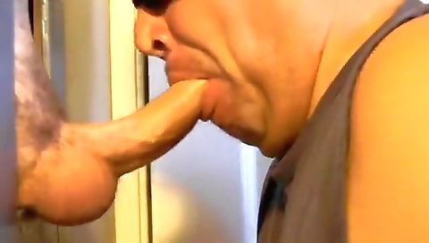 Make & facial cumshot in the shower